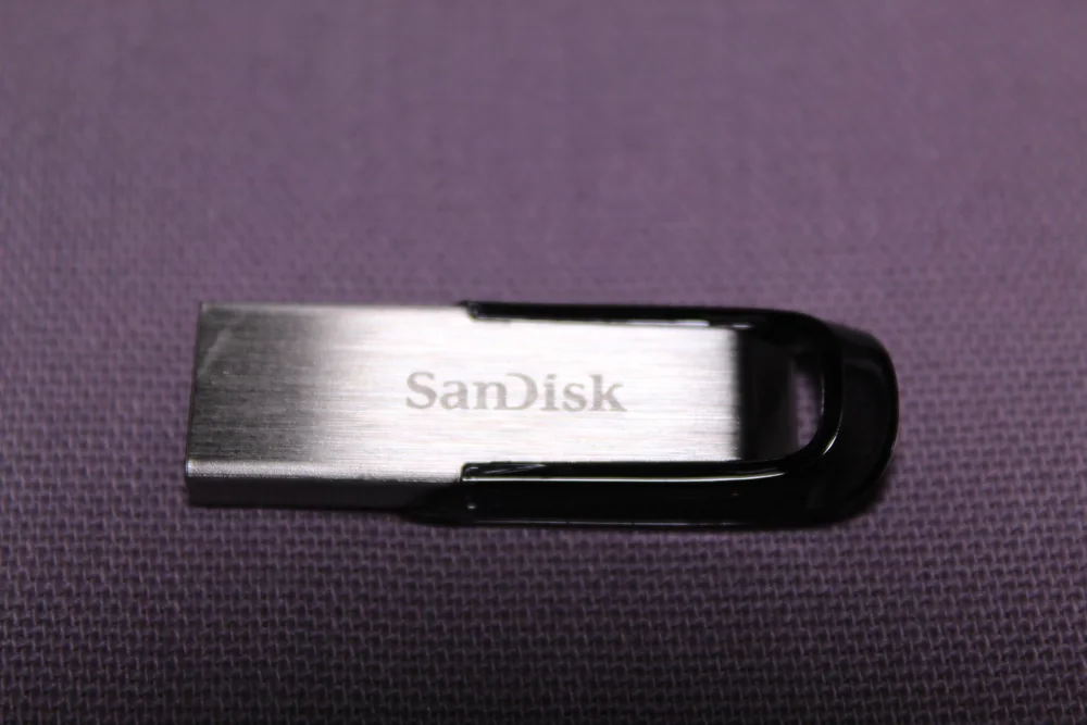 SanDisk Ultra Flair 128GB black-and-silver USB flash drive